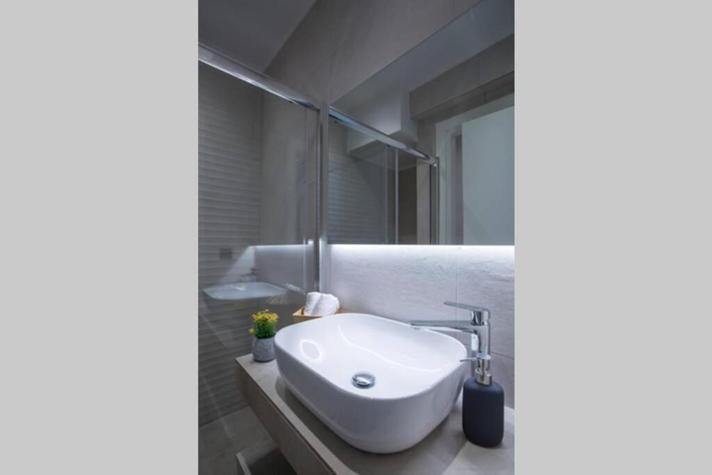 City Center Modern Renovated Apartment Athen Exterior foto